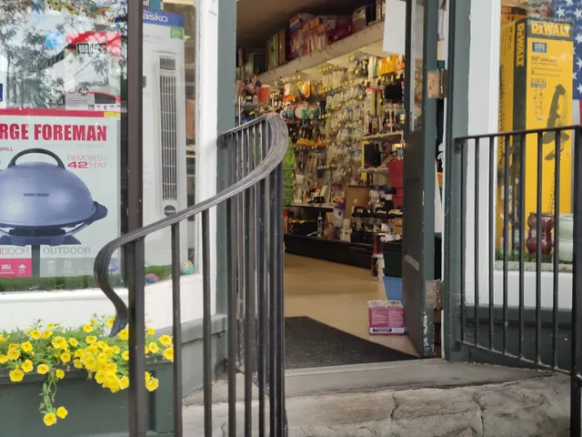 Reardon Briggs Hardware