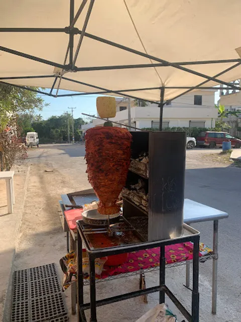 Tacos y Pastas, Luis y Marisol