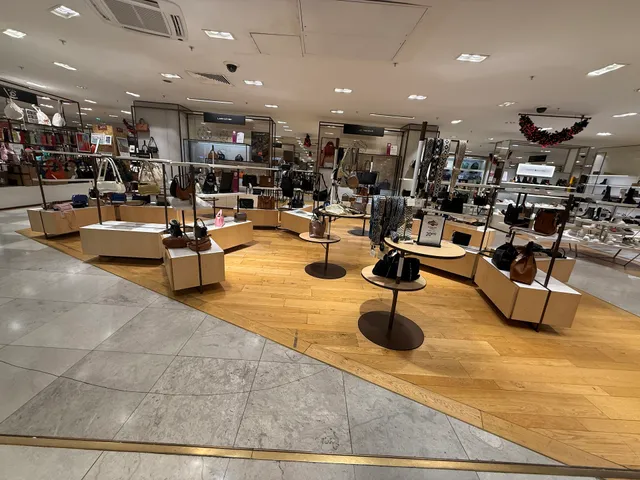 Galeries Lafayette Bourse - Corner Cosmoparis