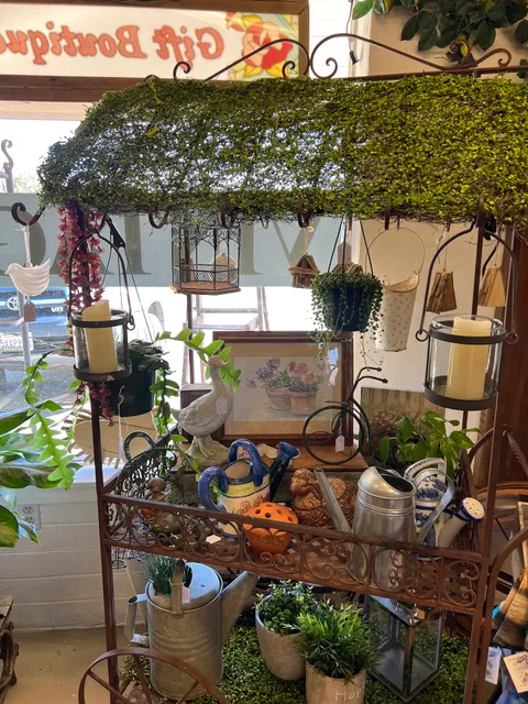 The Sisters Secret Cove: Vintage Garden Decor