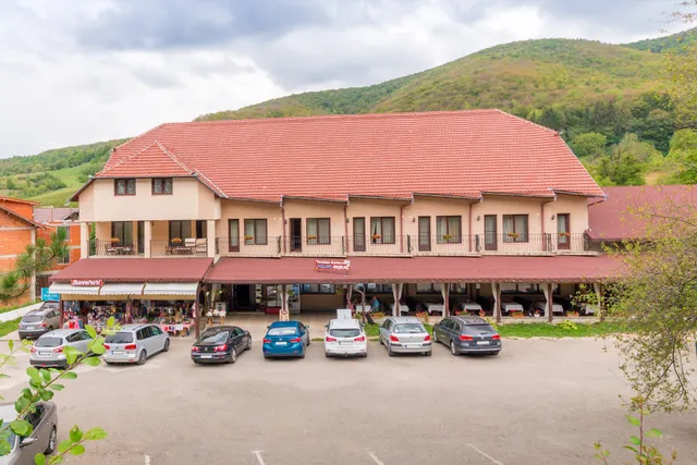 Popasul Ursilor Pensiune, Restaurant, Sauna & Jacuzzi langa Pestera Ursilor