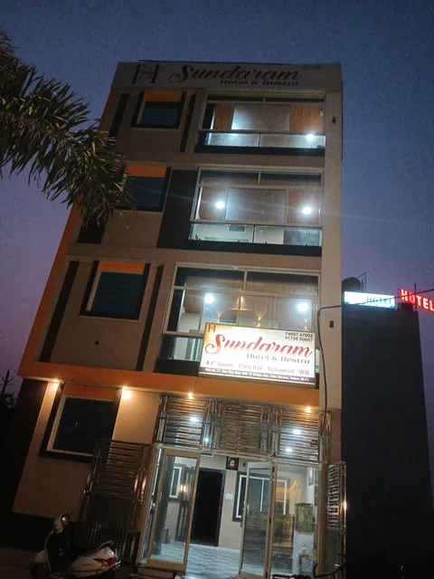 Super OYO Hotel Hitansh Palace