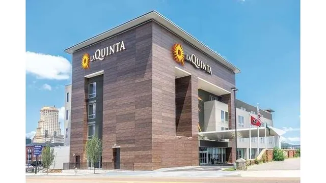 La Quinta Inn & Suites by Wyndham Memphis Downtown