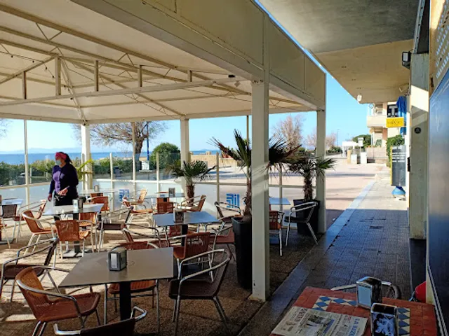 Life Cafè Bar & Restaurant