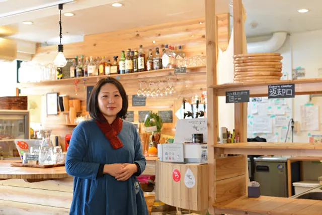 Hachidori-sha Social Book Cafe