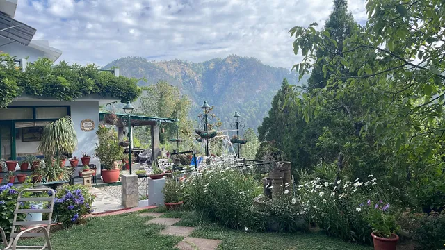 V are Family - Bliss Cottage