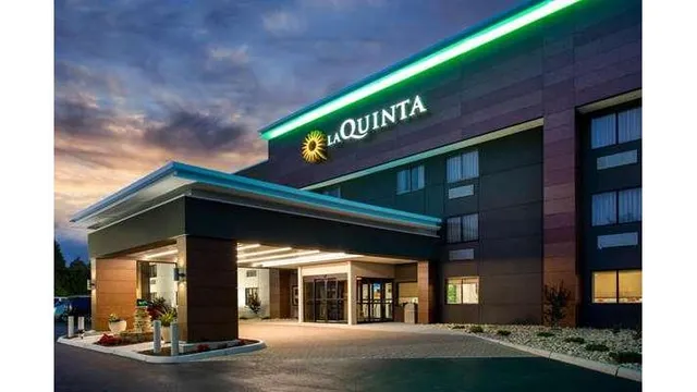 La Quinta Inn & Suites by Wyndham Roanoke Salem