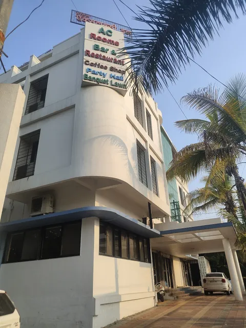 HOTEL EXCELLENCY INN