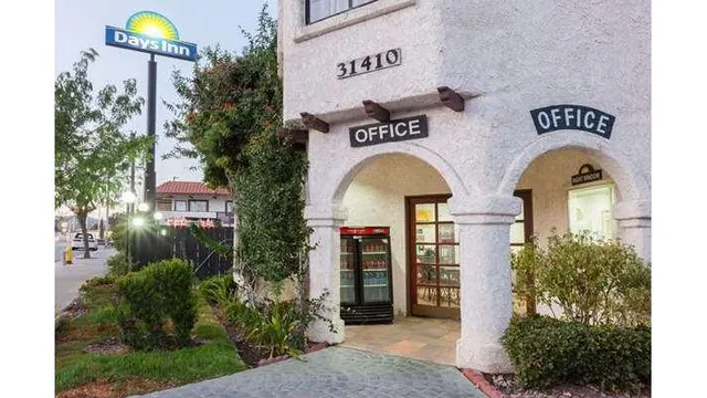 Days Inn by Wyndham Castaic Six Flags Magic Mountain