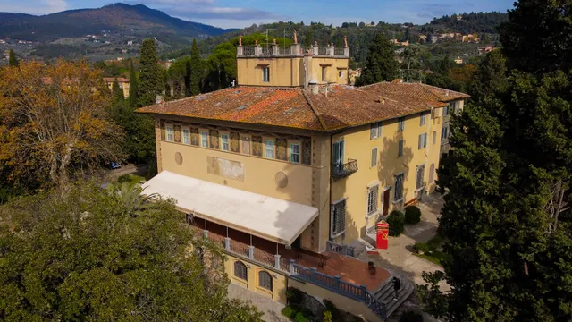 Villa Aurora College