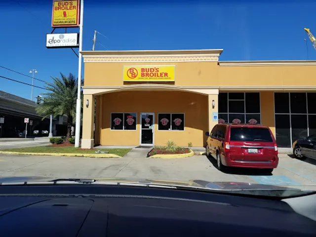 Bud's Broiler
