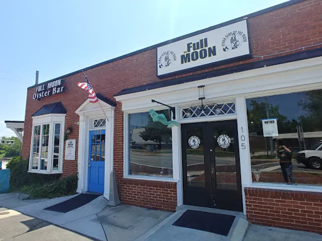 The Full Moon Oyster Bar - Jamestown