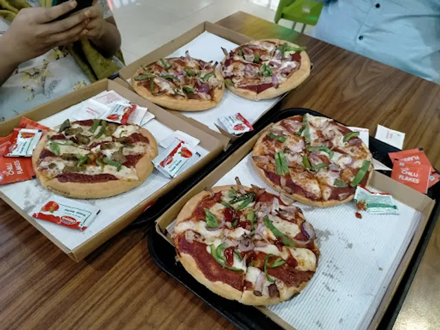 Pizza Hut | Gurunanak Nagar, Pune