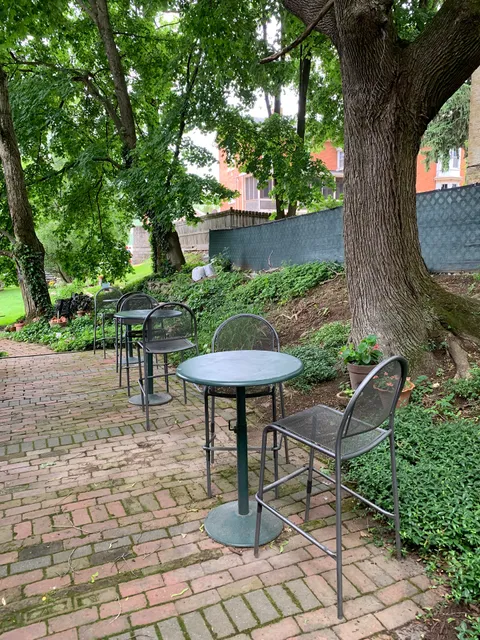 Farmers Daughters Cafe