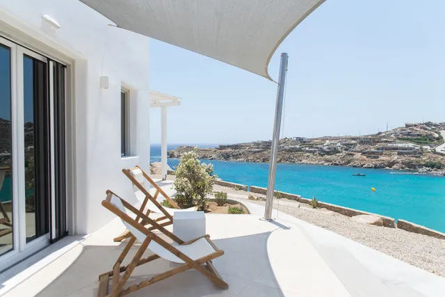 Super Paradise Hotel