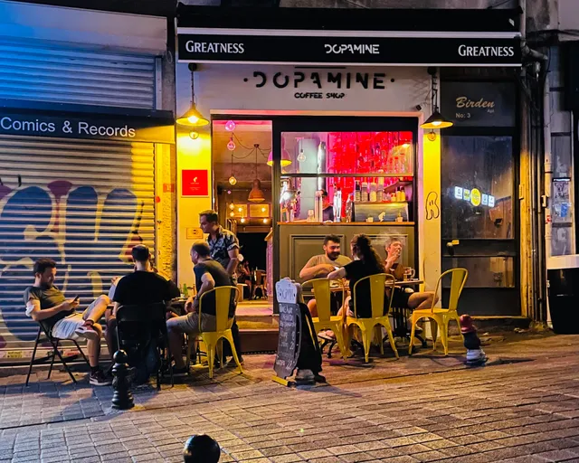 Dopamine Coffee Shop - Moda