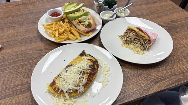 Sabores del Cielo - Comida Latina