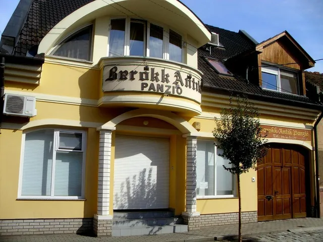 Barokk Antik Guest House