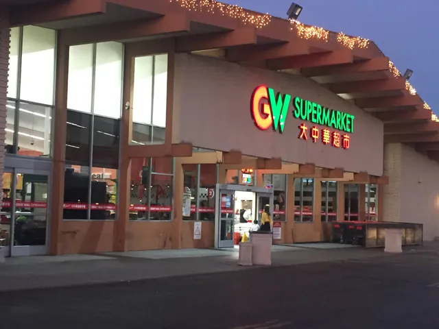 Universal Square Shopping Center