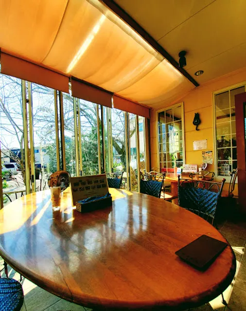 ダイニングカフェ ラフレシア