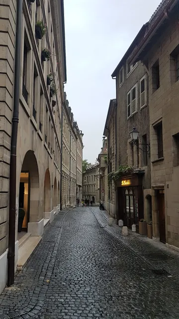 Fontaine de la rue du Perron