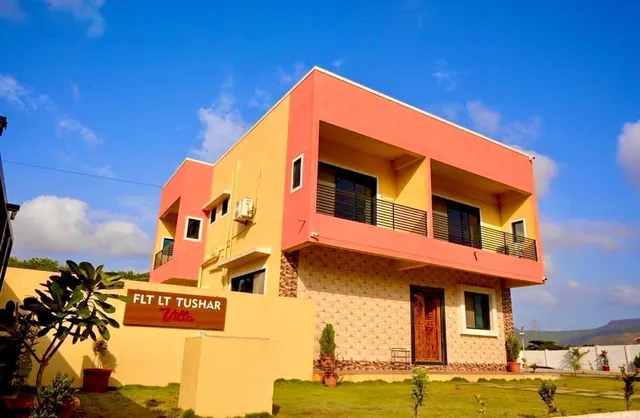 Flt Lt Tushar Villa Lonavala (Luxurious 5BHK Villa in Lonavala with Pool Table, Kids Amenities and Swimming pool)
