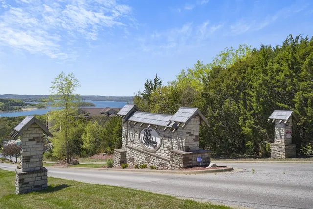 Majestic at Table Rock by Thousand Hills