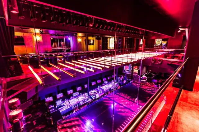 Cloakroom Gentlemen's Club