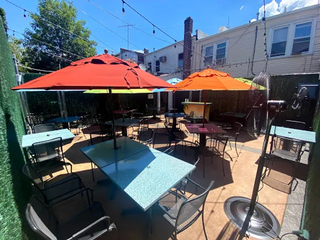 Trackside Bar & Grill