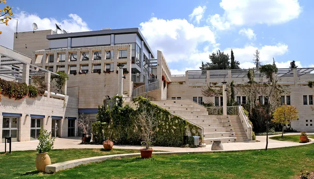 אכסניית אנ"א רבין HI Rabin Hostel