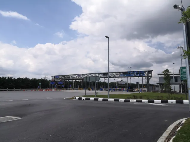 Sitiawan Utara Toll Plaza