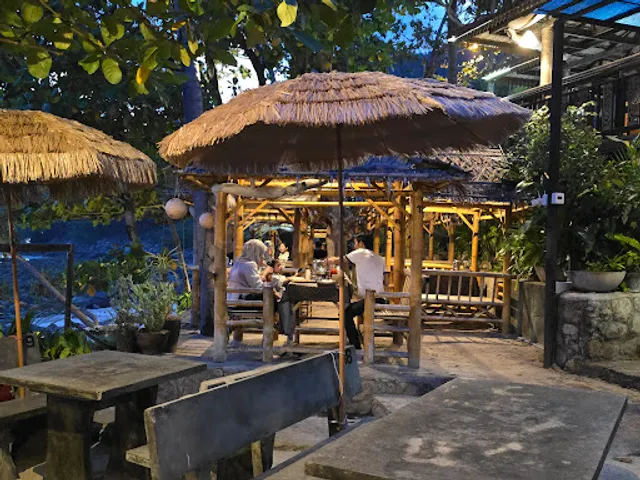 ร้านอาหารกะหลิมริมเล Kalim Rimlay Restaurant (Halal Food )