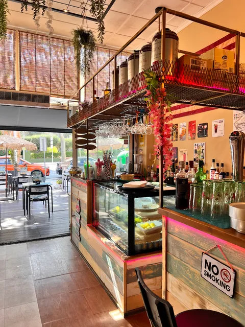 CALIFORNIA LOVE Urban Food & Café