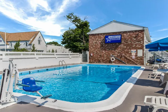 Americas Best Value Inn & Suites Hyannis Cape Cod