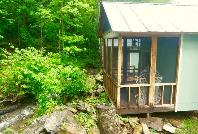 Natures Inn Hostel & Cabins