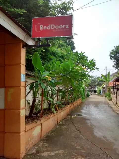 RedDoorz @ Tanah Baru Depok