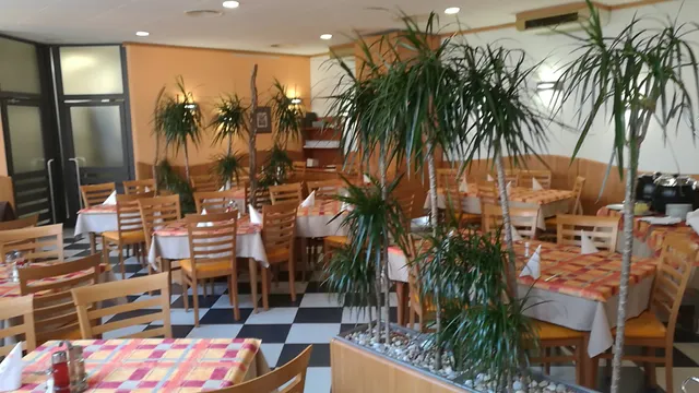 Kavarna in restavracija Pecivo