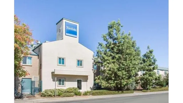 Travelodge by Wyndham Yuba City