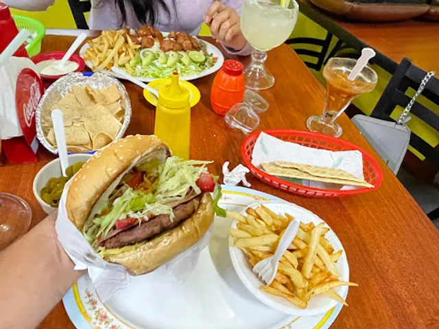 Hamburguesas y Camarones Ivan