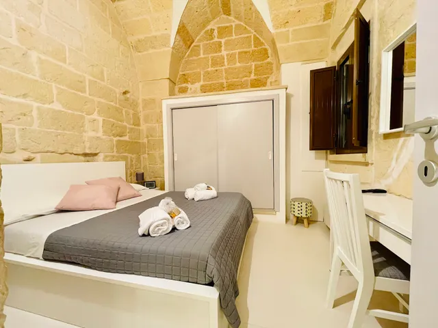 Essential suit by Dimora Barocca