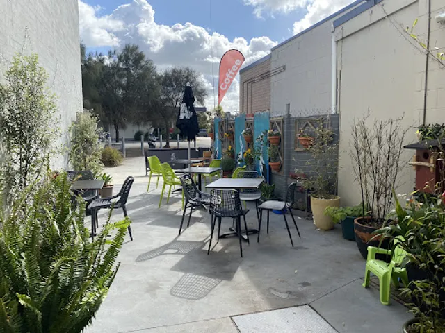 PaintsVille Art Cafe