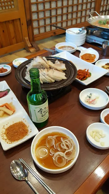 놀부보쌈과돌솥밥 김해어방점