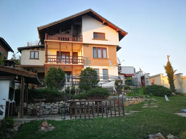 Guest House "White House"