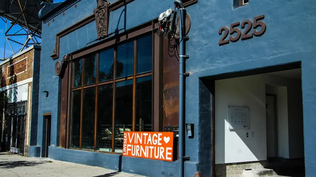 Loveseat Online Furniture Auction