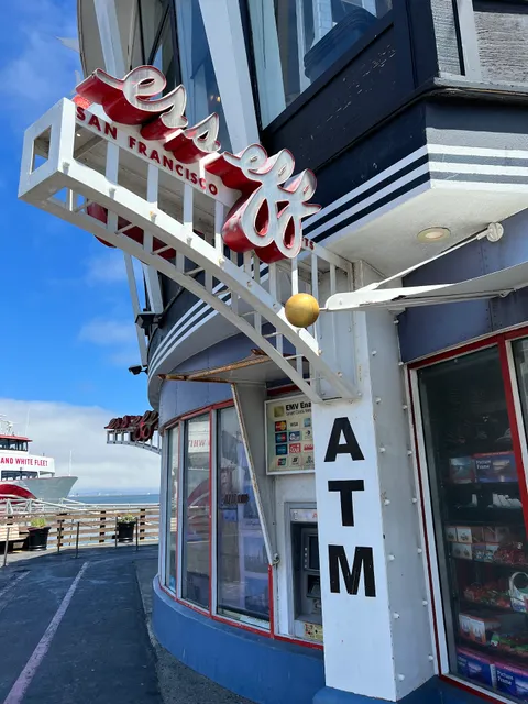 Ess Eff Gift Shop (Inside)