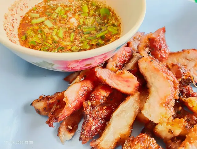 ร้านยำตำแซ่บ ลุงแหวงเจ้าเก่า