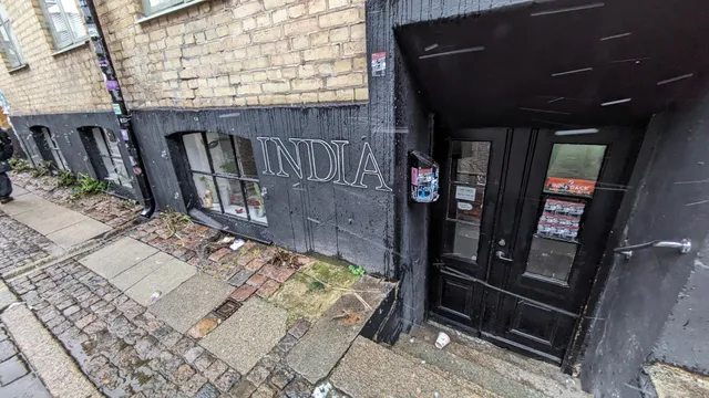 India Däck Book-café