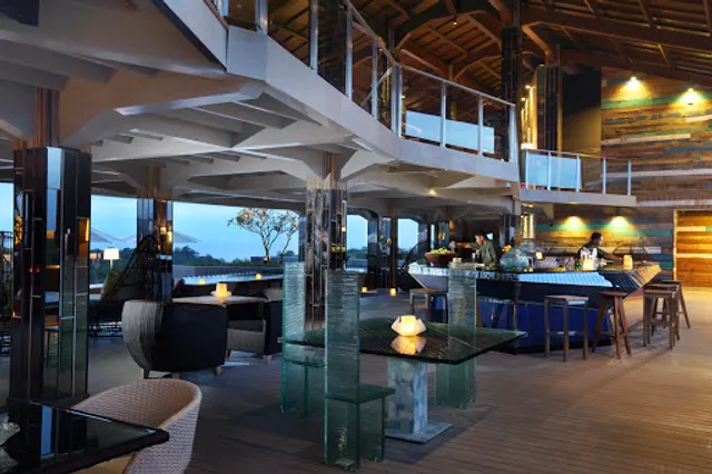 UNIQUE Rooftop Bar & Restaurant