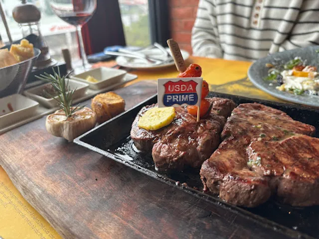 MOO BEEF STEAK NGUYỄN KHÁNH TOÀN