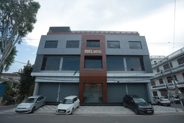 OVEL HOTEL (LUXURY)